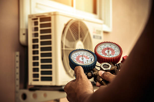 Professional Hvac technician working in Carlstadt, NJ